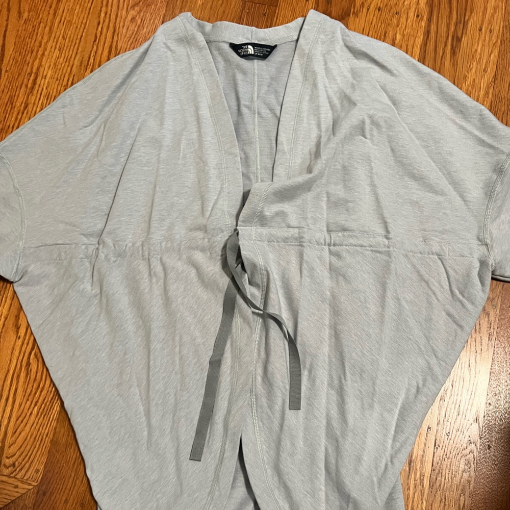The North Face Light Heather Gray Sweatshirt Wrap